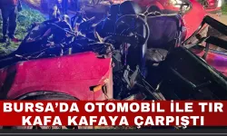 Bursa’da Otomobil ile Tır Kafa Kafaya Çarpıştı