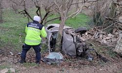 İznik Yolunda Feci Kaza: Alkollü Sürücü Duvarı Aşıp Bahçeye Uçtu