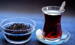 Demli Çay Tüketmek Böbrek Taşı Riskini Artırır mı? Uzmanlar Ne Diyor?