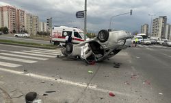 Belediye Otobüsü ile Otomobil Çarpıştı: 9 Yaralı