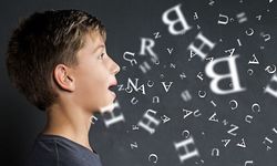 Kendi Kendine Konuşmak Normal mi, Yoksa Tehlikeli mi? Günlük Hayatta Bu Alışkanlık Bize Ne Kazandırır Ne Kaybettirir?