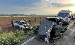 İki Araç Kafa Kafaya Çarpıştı: 6 Yaralı!