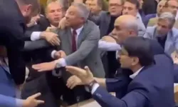 Bursa Büyükşehir Meclisi’nde Yumruklar Havada Uçuştu!