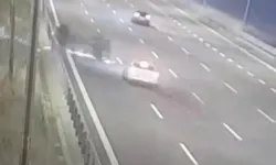 9 Yaşındaki Çocuk Taklalar Atan Otomobilden Yola Savruldu