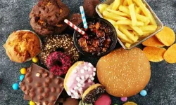 Abur Cuburları Neden Bırakamıyoruz? Bu Yiyecekler Neden Bu Kadar Bağımlılık Yapıyor ve Beynimizi Nasıl Etkiliyor?