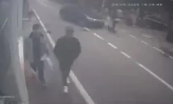Bursa'da Ani Dönüş Yapan Otomobil Scooter Sürücüsüne Böyle Çarptı