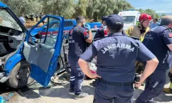 Bursa'da Hatalı Sollama Can Aldı: Otomobil Jandarma Aracıyla Çarpıştı, 1 Ölü 2 Yaralı