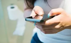 Tuvalette Telefon Kullanmak Basur Yapıyor Olabilir mi? Yeni Araştırma Yüzde 46'lık Artışı Ortaya Koydu!