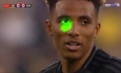 Fenerbahçe-Beşiktaş Derbisinde Gedson Fernandes’e Lazer Tutan Taraftar Gözaltına Alındı