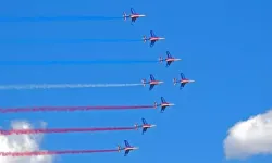 Hava Kuvvetleri'ne Ait 3 Akrobasi Uçağı Havada Çarpıştı!