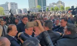 CHP Lideri Özgür Özel'e Yumruklu Saldırı | İşte Saldırı Anının Görüntüleri