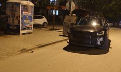 İnegöl'de Otomobil ile Motosiklet Çarpıştı: 2 Genç Yaralandı!