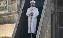 Kılıçla hutbe geleneği hâlâ yaşıyor! Hangi camilerde uygulanıyor, kökeni neye dayanıyor?