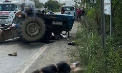 Motosiklet Traktöre Saplandı, 3 Kişi Hayatını Kaybetti