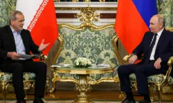 Putin ve Pezeşkiyan Telefonda Görüştü