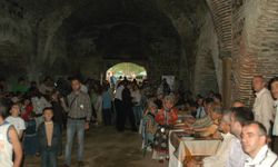 Tarihi Kervansarayda Duygusal Buluşma: İshakpaşa Mezunları 100. Yıl Coşkusunu Yaşadı