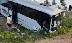 Isparta'da Yolcu Otobüsü ile Midibüs Çarpıştı: 1’i Ağır 28 Yaralı