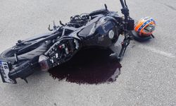 Bursa’da Kontrolden Çıkan Otomobil, 2 Motosiklete Aynı Anda Çarptı