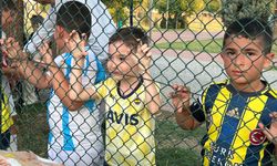 Babaları sahada çocuklar ise tribünde ter döktü