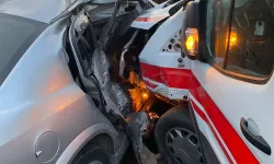 Bursa’da Ambulans ile Çarpışan Otomobilde Can Pazarı