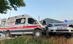 Bursa’da Otomobil ile Ambulans Çarpıştı: Yaralılar Hastaneye Kaldırıldı