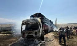 Antalya’da Saman Yüklü Tır Alev Alev Yandı