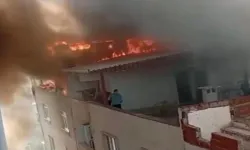 Bursa’da 3 Katlı Binanın Çatı Katı Alevlere Teslim Oldu