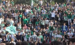 Bursaspor’un 62. Yılı Coşkuyla Kutlandı: Binlerce Meşale Geceyi Aydınlattı