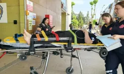 İnegöl’de Motosiklet ile Hafif Ticari Araç Çarpıştı: 12 Yaşındaki Sürücü Ağır Yaralandı