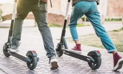 Şehir İçi Ulaşımda Devrim mi Geliyor? Elektrikli Scooterlar Neden Bu Kadar Popüler ve Ne Kadara Mal Oluyor?