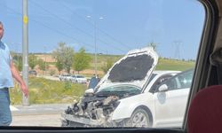 İki otomobil kafa kafaya çarpıştı: 8 yaralı