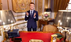 Macron’un Bal Mumu Heykeli Çalındı: Müze Personeli Gibi Davrandılar