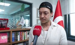 Mesut Özil Öğrencilerle Buluştu: “Kendinize Güvenin, Hayallerinizin Peşinden Gidin”