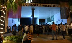 Osmaniye'de belediye binasına taşlı saldırı