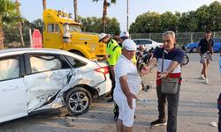 Otomobillerin hurdaya döndüğü kazada 5 kişi yaralandı
