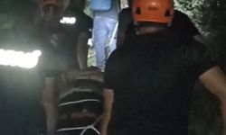 5 metre yükseklikten mağaraya düşen genç kurtarıldı