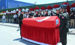 Pençe-Kilit Şehidi Üsteğmen Ege Akar İzmir'de Son Yolculuğuna Uğurlandı