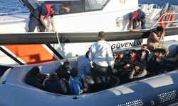 Ayvalık açıklarında 16 düzensiz göçmen yakalandı