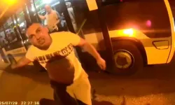 İnegöl'de Motosikletliyi Sıkıştırdı, Araçtan İnip Tartıştı
