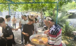 İnegöl Mobilyacılar Odası’ndan Sanayi Camii’nde Geleneksel Aşure İkramı
