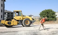 İnegöl’de 5 mahallede 8 sokağa yeni yol ve sathi kaplama çalışması