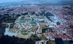 İnegöl'de Kavurucu Sıcaklarda Onlar Bile Gölgelik Alanlara Sığındı