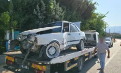 İnegöl'de Yola Düşen Ağaç Kütüğü Kaza Yaptırdı! Yol 10 Dakika Trafiğe Kapandı...