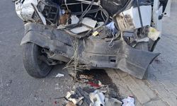 Konya’da Minibüs, Otomobile Arkadan Çarptı: 3 Yaralı