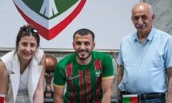 O İmzayı Attı, Tarihi Başlattı! Formasını Giydi, Yeni Dönem Resmen Başladı!
