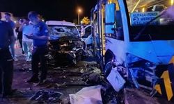 Rize'de minibüs ile hafif ticari araç çarpıştı: 10 yaralı