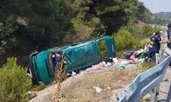 Minibüs Şarampole Devrildi! 13 Kişi Yaralandı