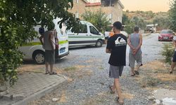 Tamir için çıktığı çatıdan düşerek öldü