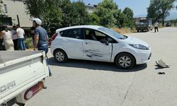 İnegöl’de Kamyonet ile Otomobil Çarpıştı: 2’si Çocuk 3 Kişi Yaralandı