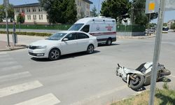 İnegöl'de Otomobil ile Motosiklet Çarpıştı: 18 Yaşındaki Sürücü Yaralandı